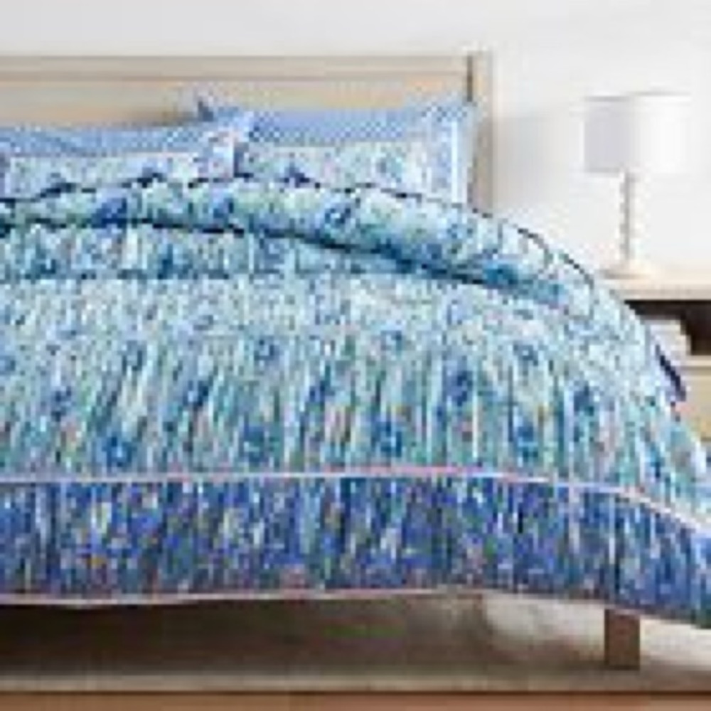 Pottery Barn Teen Duvet Cover new-took out of bag and put back in-wrong size.